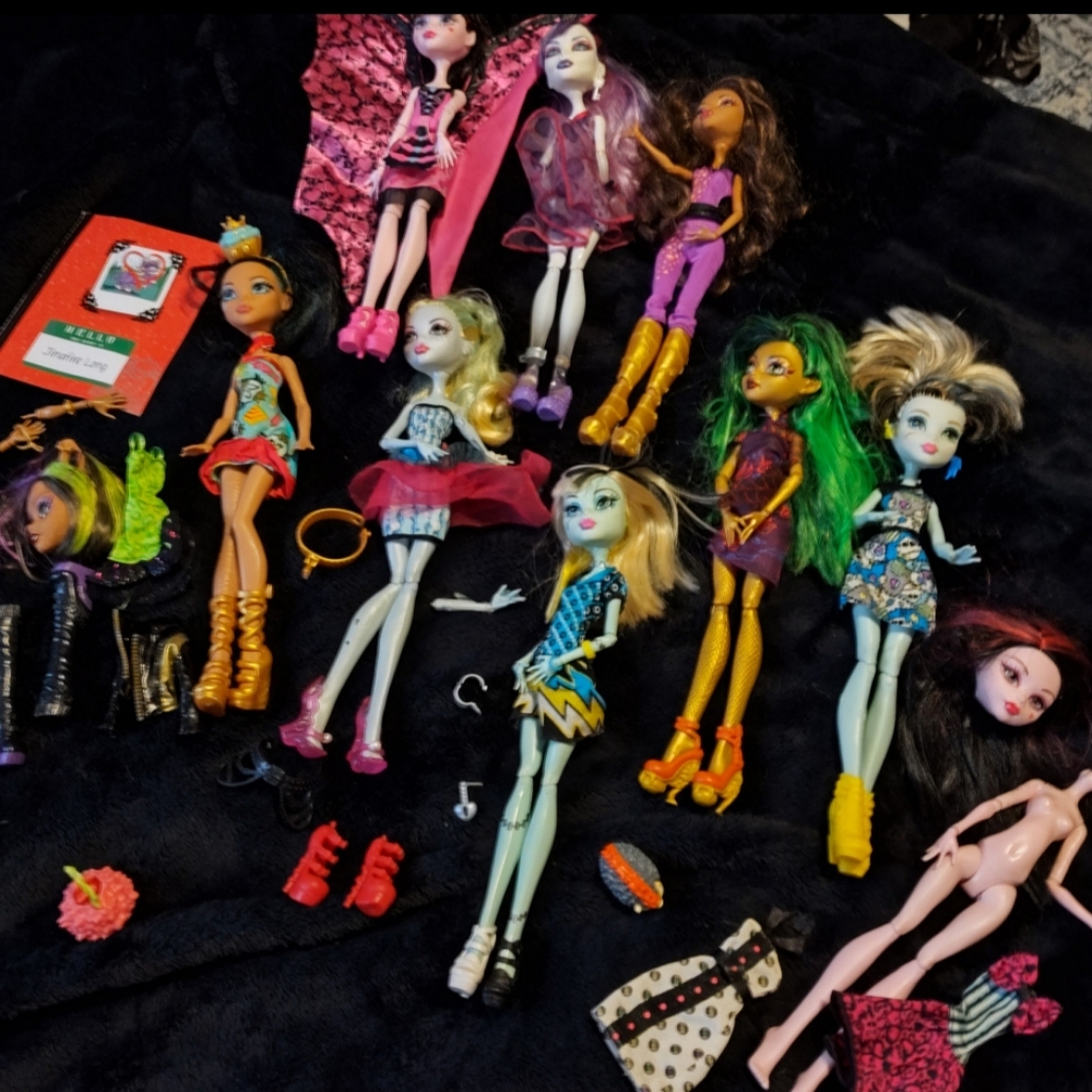 Monster high doll lot